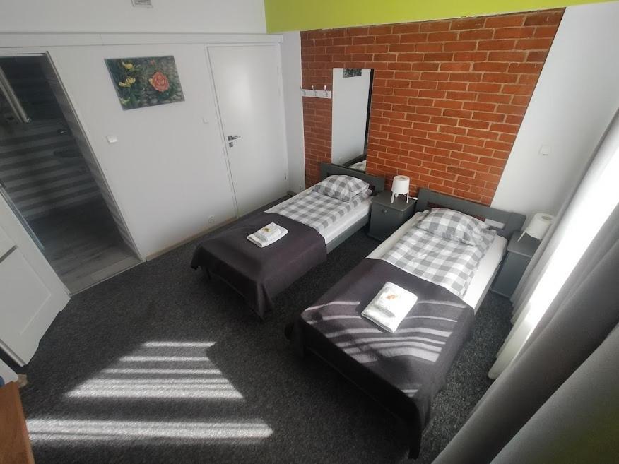 RJ Hotel Pabianice Buitenkant foto