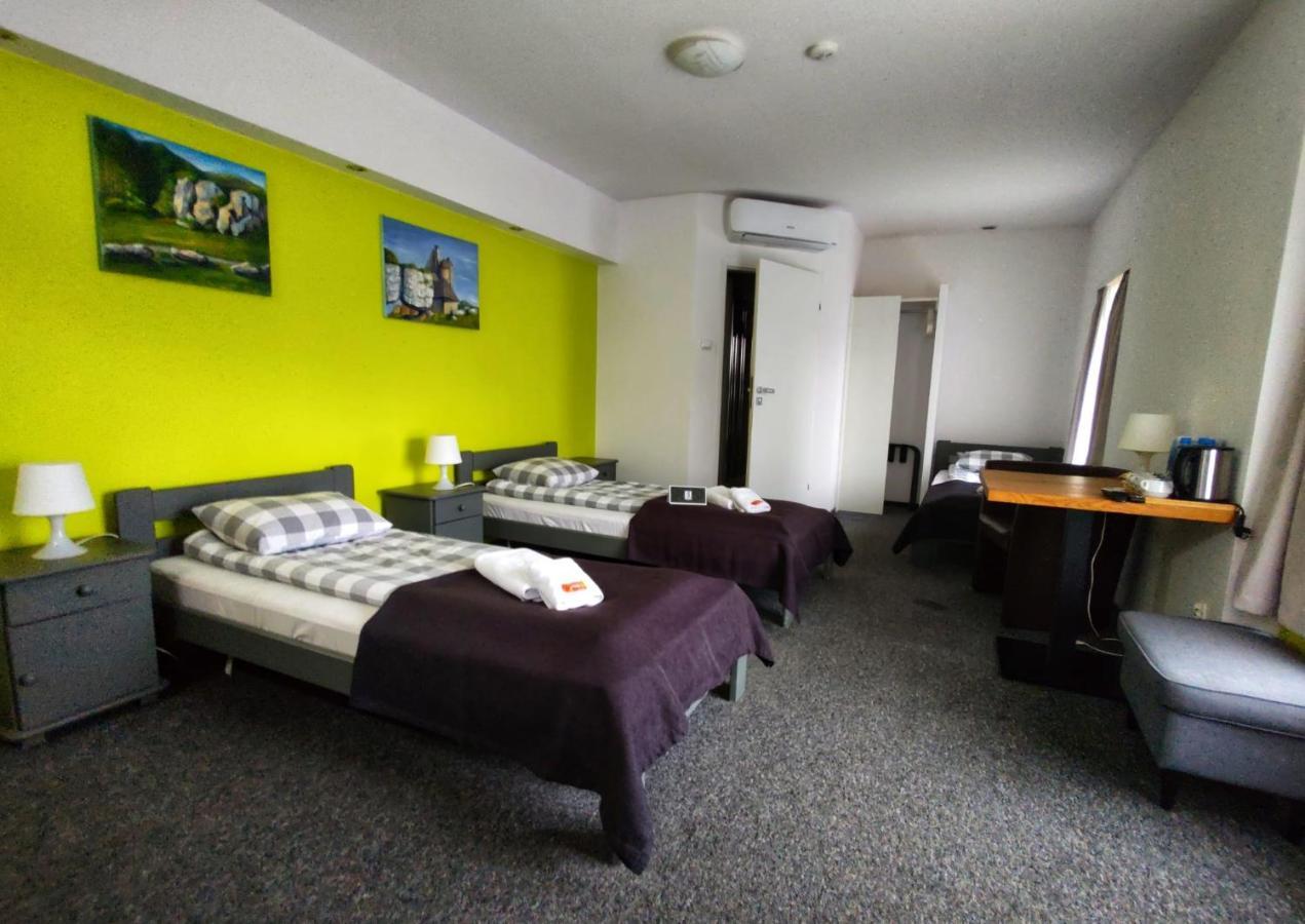 RJ Hotel Pabianice Buitenkant foto
