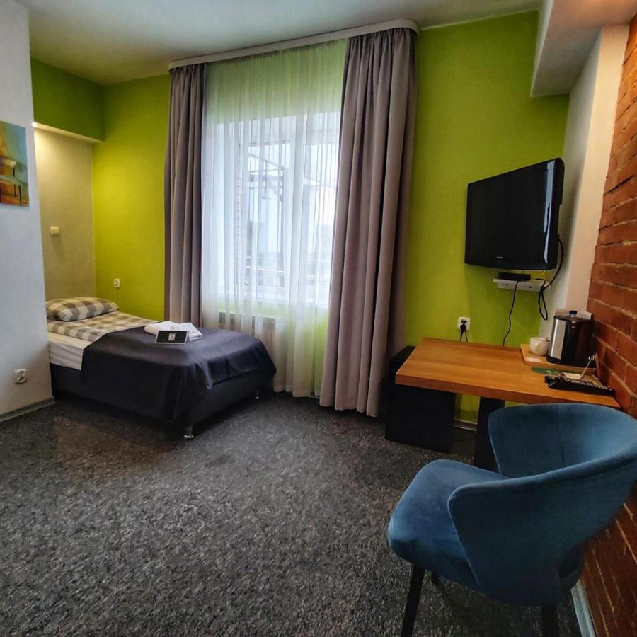 RJ Hotel Pabianice Buitenkant foto